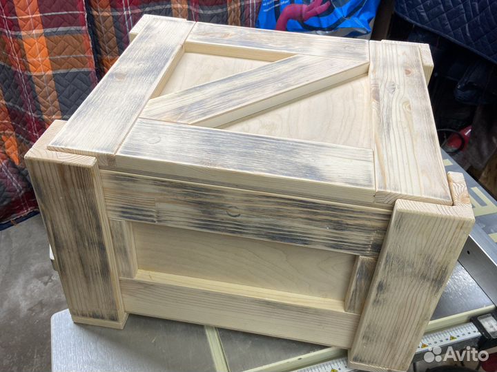 Деревянный ящик для подарка