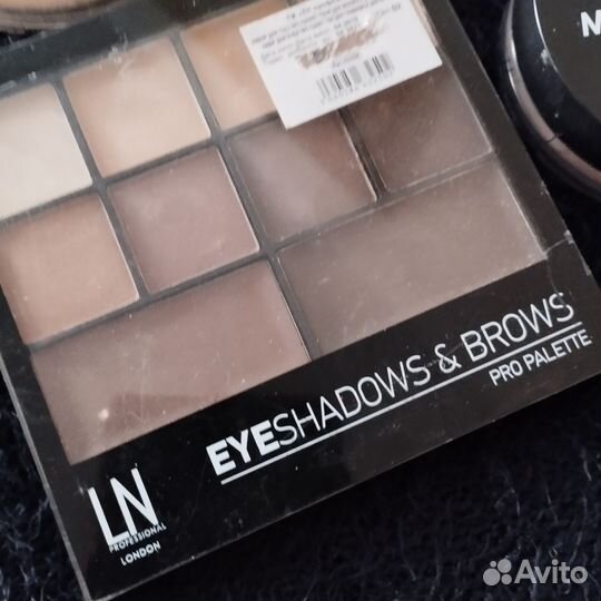 Набор профессиональной косметики пакетом новая