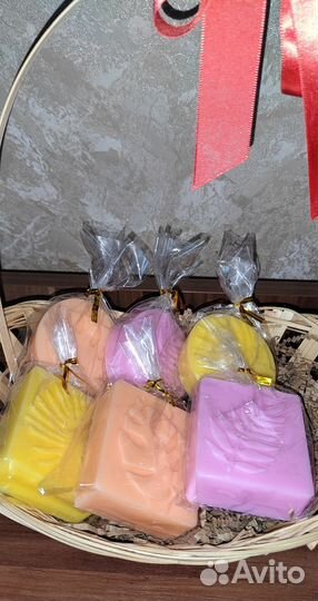 Набор мыла ручной работы в подарочной корзинке