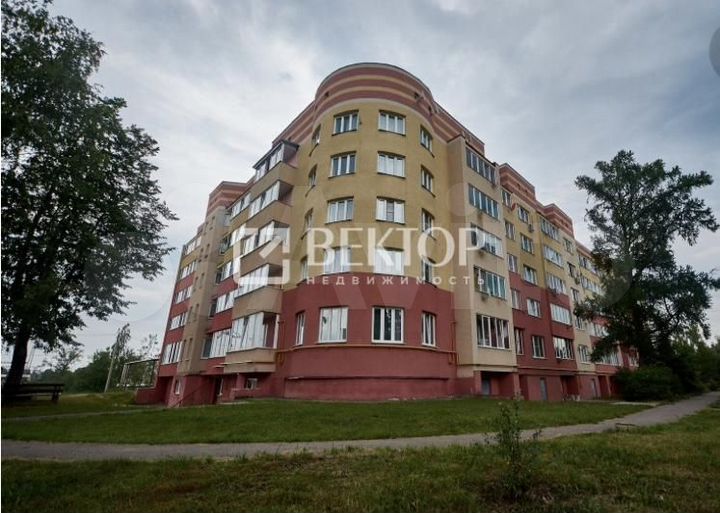 2-к. квартира, 53 м², 1/6 эт.