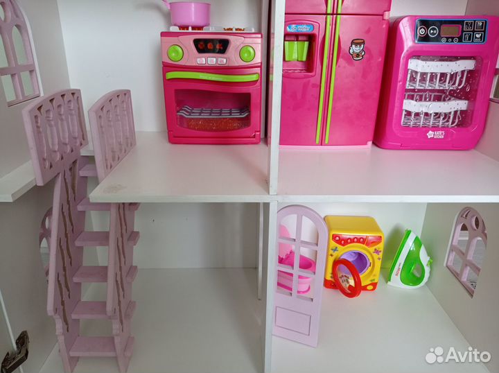 Большой кукольный домик