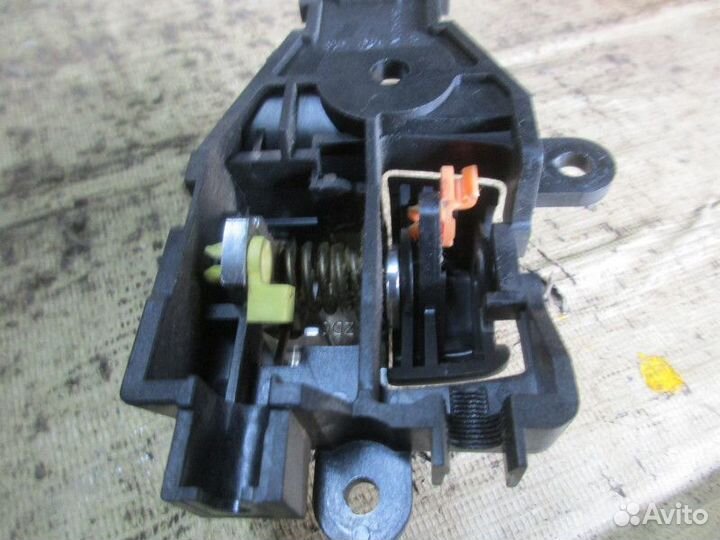 Ручка внутренняя передняя левая Mitsubishi Lancer