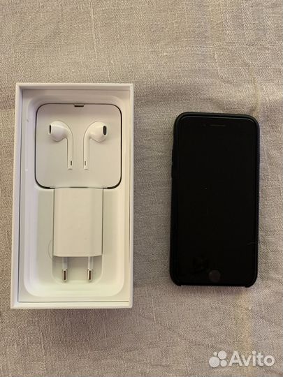 iPhone SE, 64 ГБ