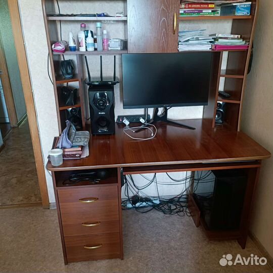 Компьютерный стол
