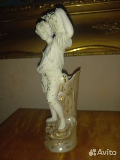 Антикварная статуэтка бисквит