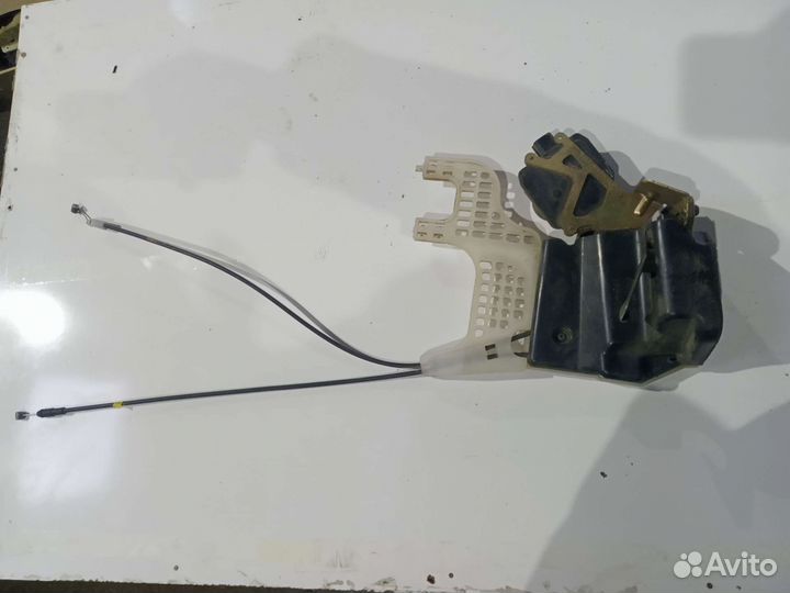 Замок двери задний правый Hyundai Tucson I