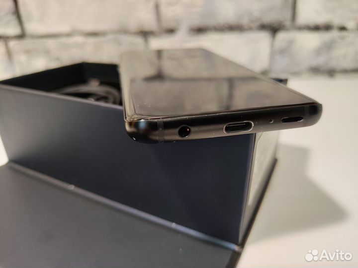 Samsung Galaxy S9, 4/64 ГБ