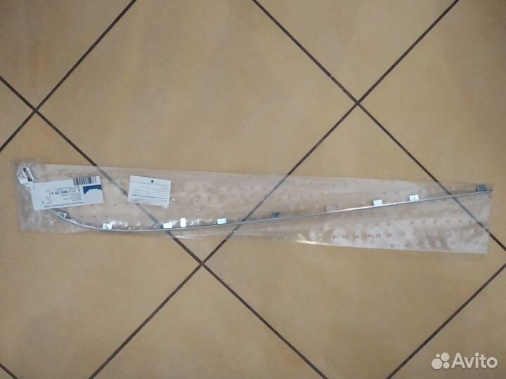 Мерседес W211 Молдинг бампера правый задний