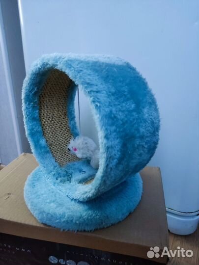 Когтеточка и игрушка для кошки