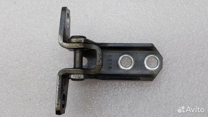 Петля двери передняя правая Mitsubishi Outlander