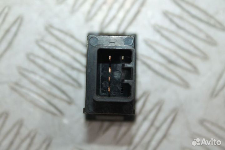 Кнопка обогрева заднего стекла Toyota Hiace 100