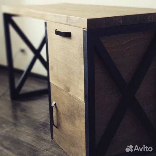 Компьютерный стол с ящиками