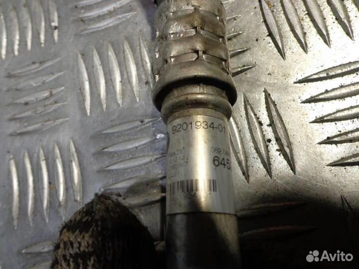 Трубка впускная со штуцером кондиционера BMW 7-се