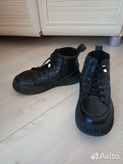 Кроссовки для девочки