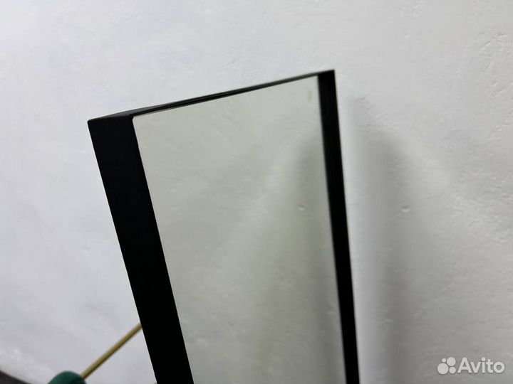 Зеркало в металлической раме в наличии