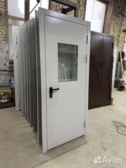 Дверь пожарная со стеклом