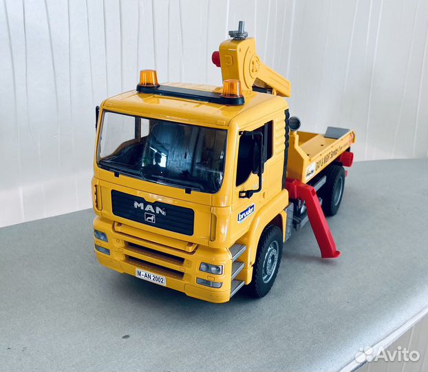 Грузовик с лебедкой Машинка Bruder CAT