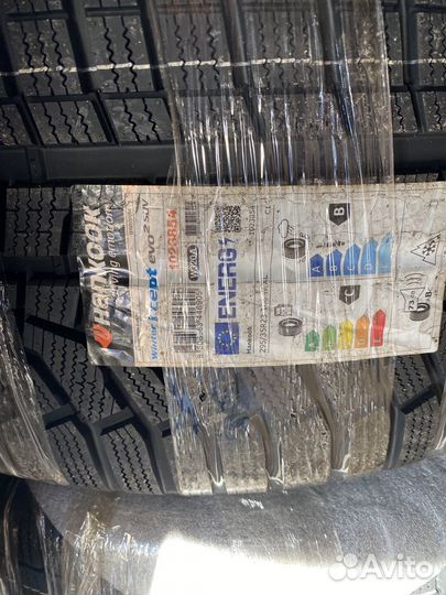 Hankook Winter I'Cept Evo2 W320A SUV 295/35 R23 108W