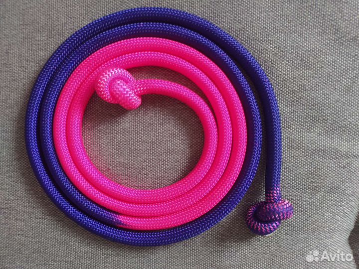 Гимнастическая скакалка