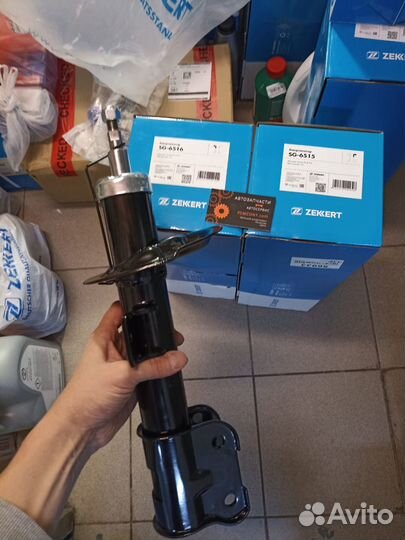 Амортизатор передний Hyundai Santa Fe 3