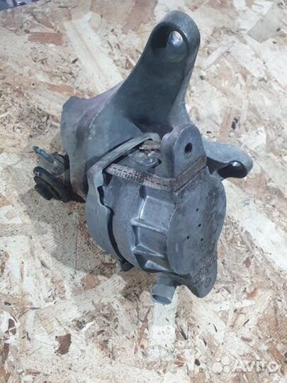 Подушка кпп Audi A8 D3 3.2 BPK