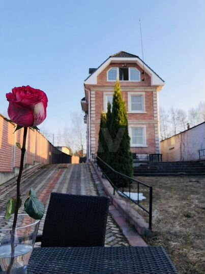 Дом 350 м² на участке 10 сот.