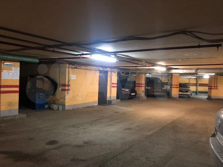 Машиноместо, 12 м²