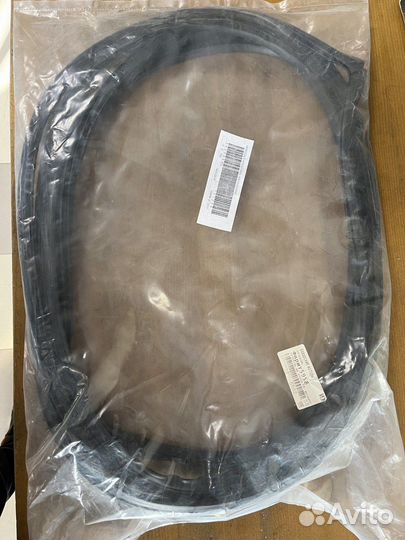 Уплотнение лобового стекла Mercedes Atego