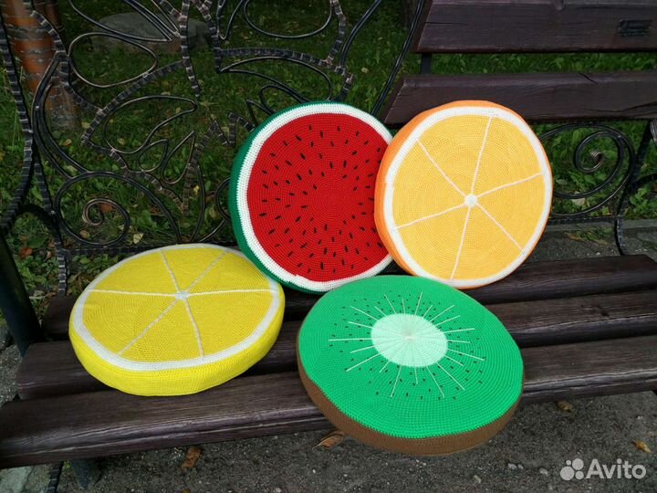 Подушка декоративная оригинальная вязаная крючком