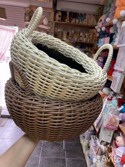 Корзина плетеная из ротанга