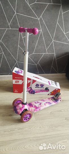 Самокат трëхколëсный детский