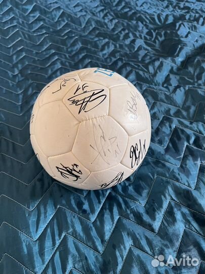Мяч с подписью всех игроков зенита на момент 2018