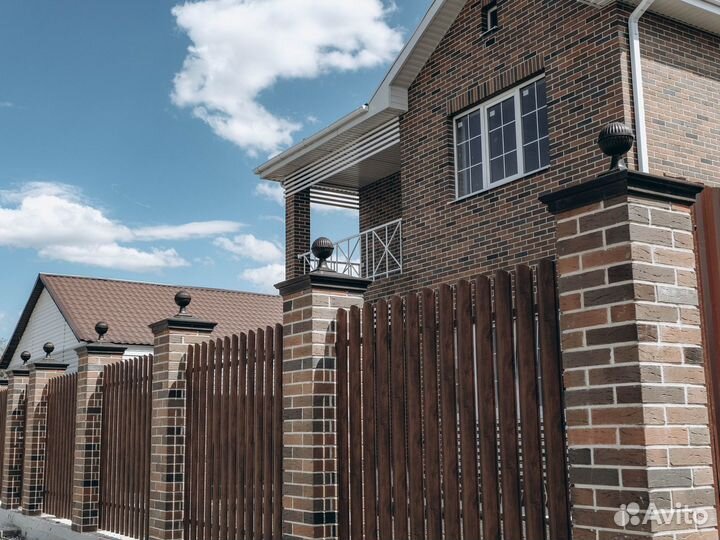 Колпак заборный Коричневый с шаром 1.5к (385/385)