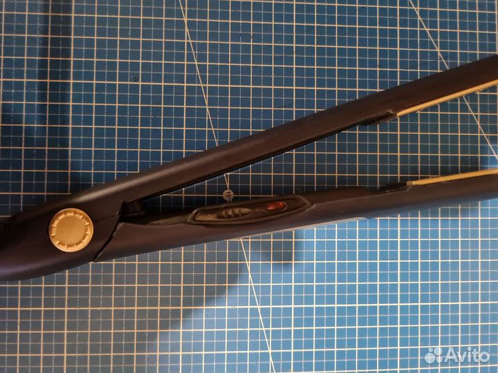 Выпрямитель для волос новый