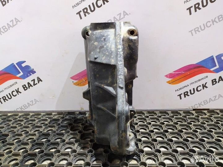 Кронштейн переднего бампера правый