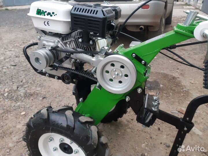 Вспашка земли мотоблоком