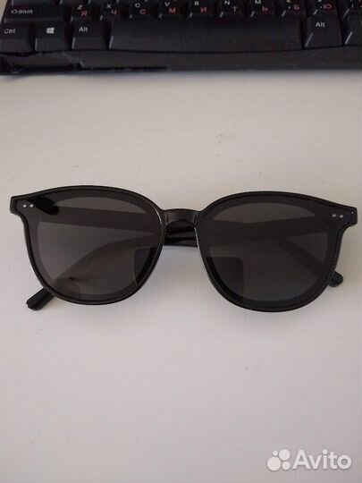 Солнечные очки женские