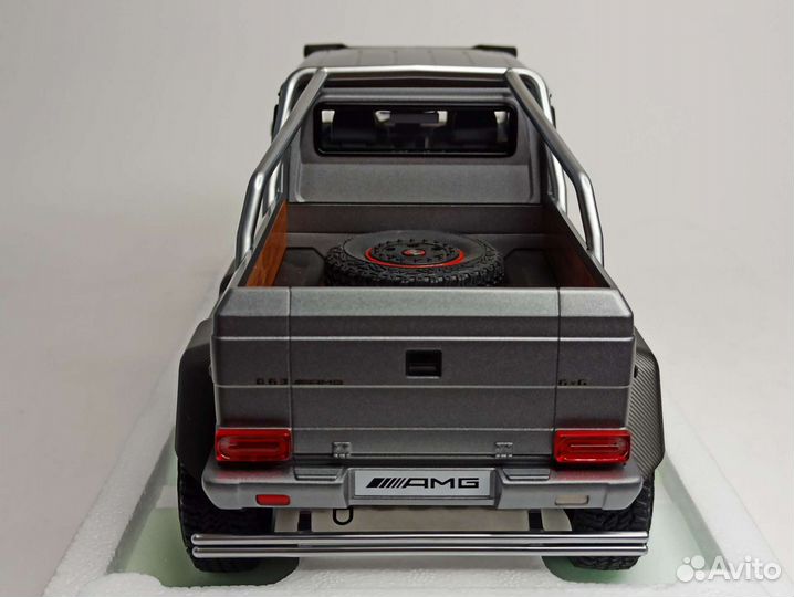 Mercedes G63 6x6 Platinum Magno Autoart 1:18