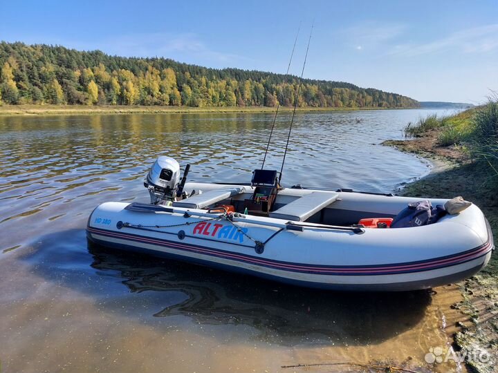 Лодка с мотором