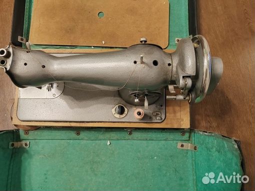 Швейная машинка Чайка