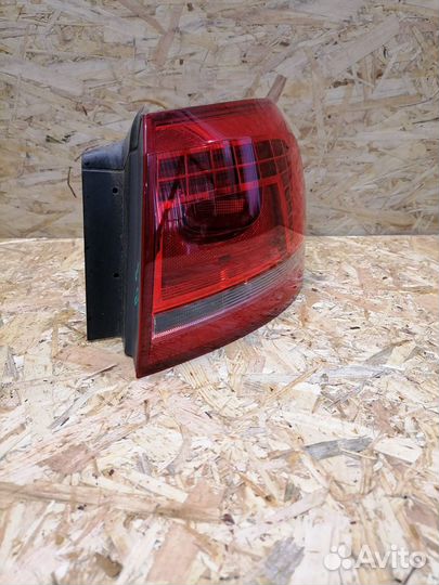 Фонарь правый Volkswagen Passat B7 wagon