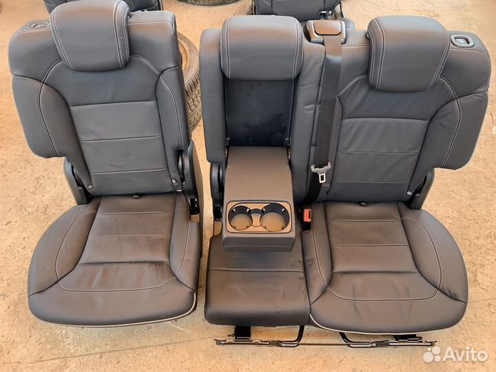 2 й и 3 й ряд сидений GL 500
