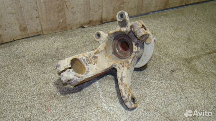 Кулак поворотный передний левый Ford Fiesta 5