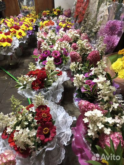 Букеты из живых цветов