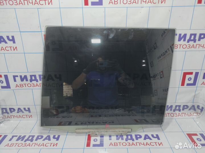 Стекло двери задней левой Toyota Land Cruiser Prad