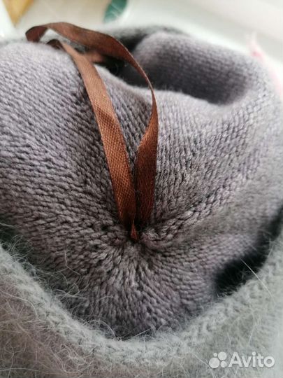 Берет и варежки