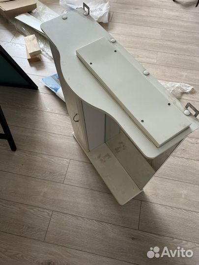 Зеркало в ванную с полочками и подсветкой