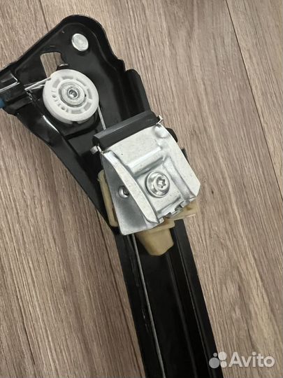 Стеклоподъемник передней левой двери VW Jetta 6