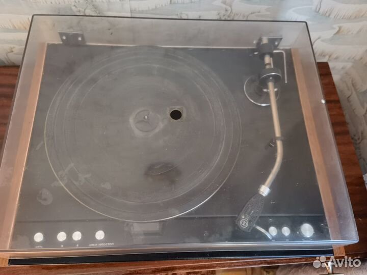 Проигрыватель винила электроника-012