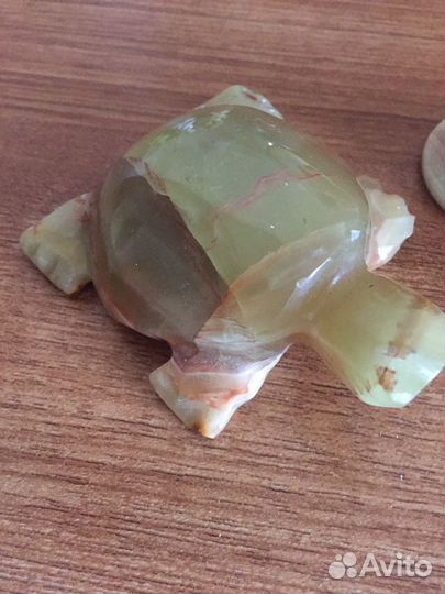 Статуэтки из камня оникс